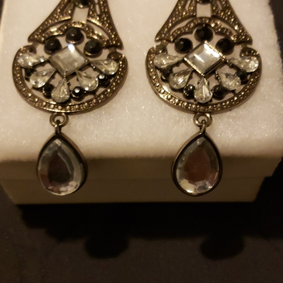 Earring - Picture 3 of 4